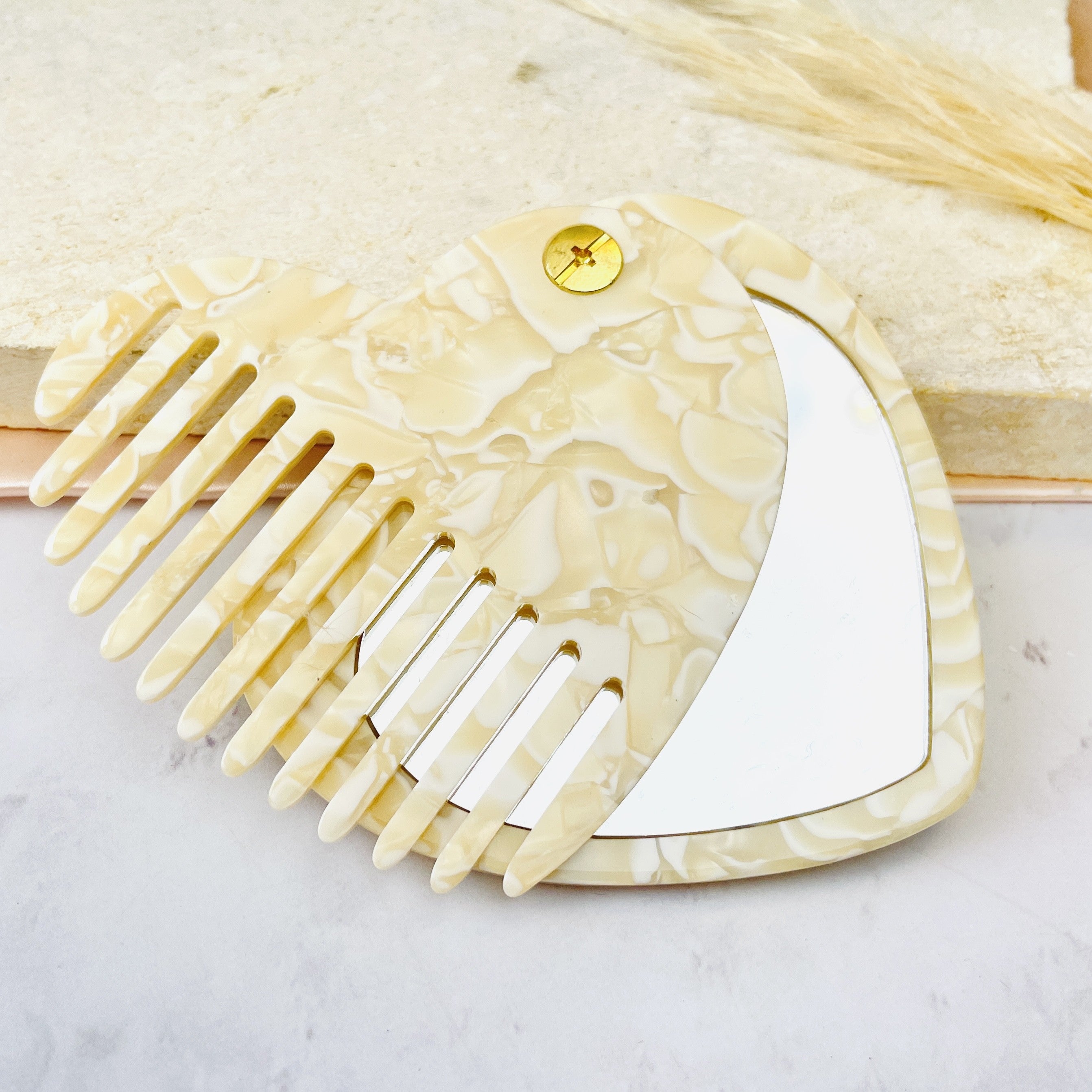 Espejo con Peinilla Nácarina