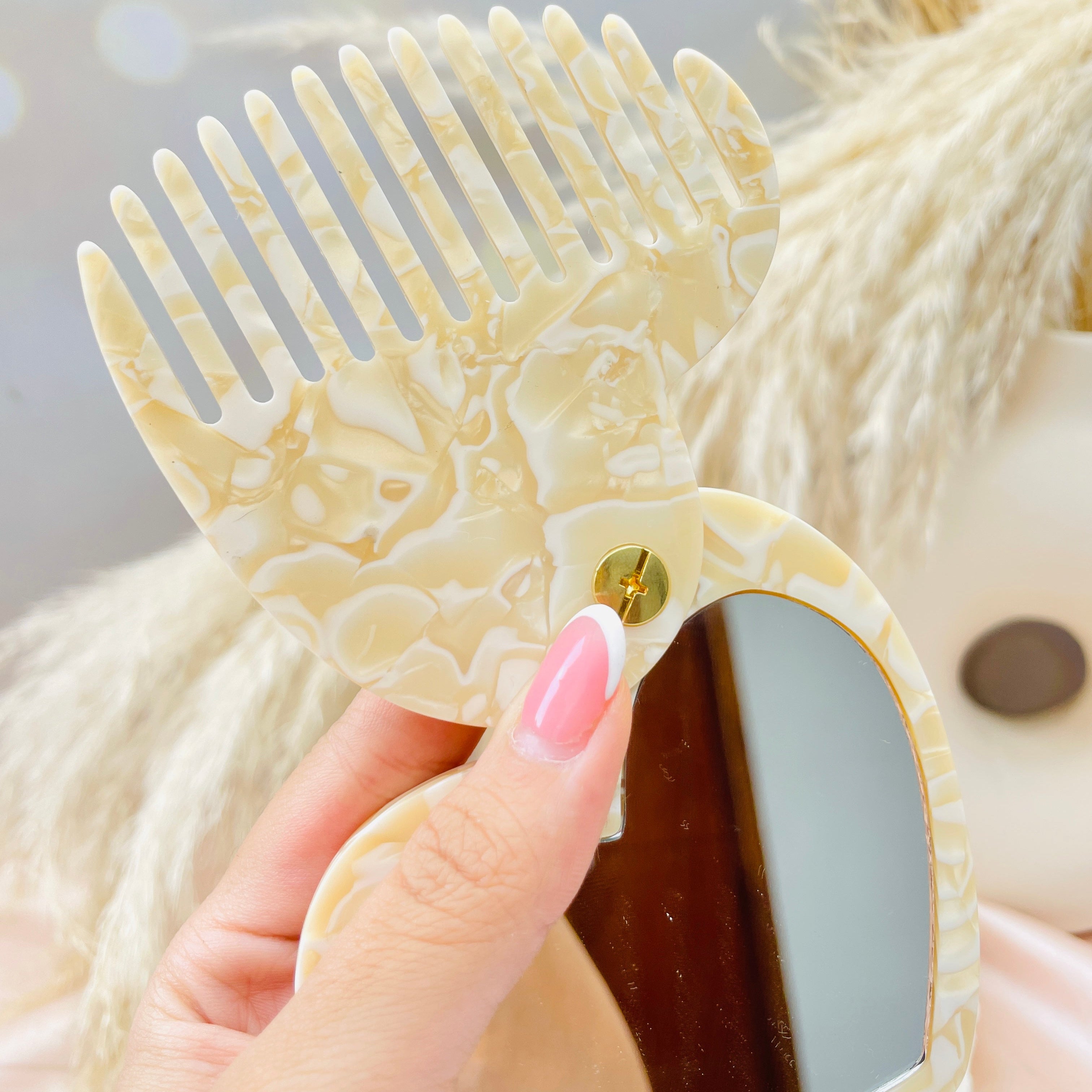 Espejo con Peinilla Nácarina